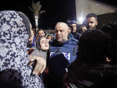 Wael al-Dahdouh speaks to grieving Palestinians