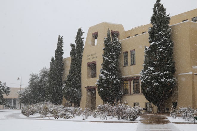 Snow falls on the Eddy County Courthouse, Jan. 24, 2023 in Carlsbad.