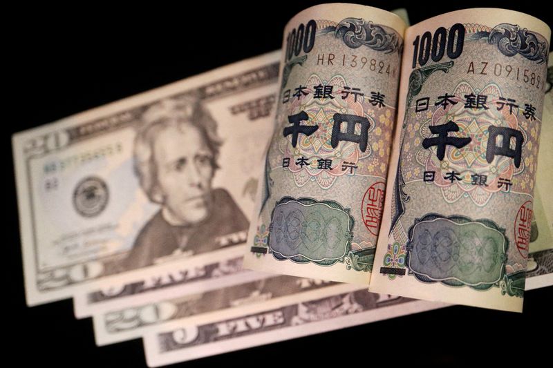 Yen near four-month low, Fed in spotlight