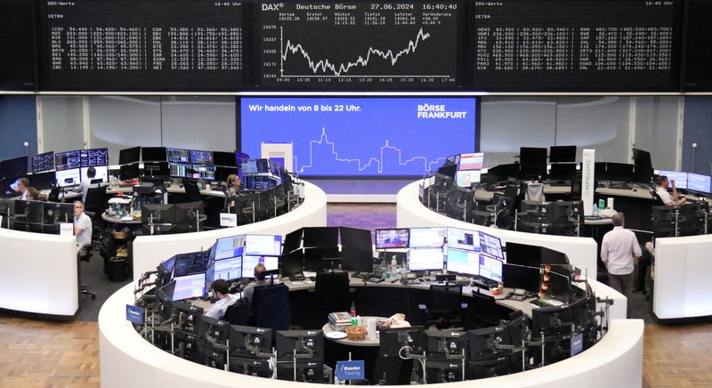 © Reuters. FILE PHOTO: The German share price index DAX graph is pictured at the stock exchange in Frankfurt, Germany, June 27, 2024.     REUTERS/Staff/File Photo