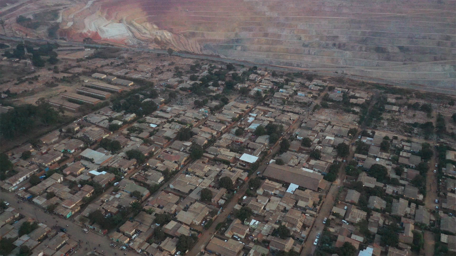 Life near the mining quarry is punctuated by permanent environmental disturbances: dust, earthquakes and collapsing or cracking walls.