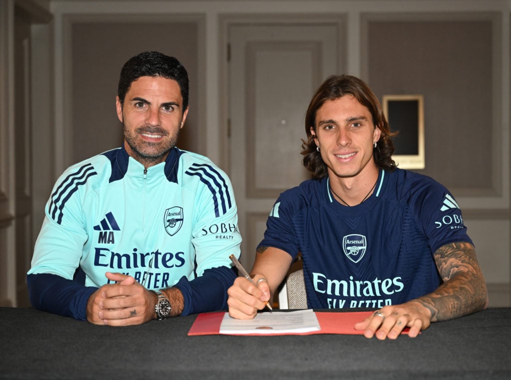 Arsenal manager Mikel Arteta with new signing Riccardo Calafiori as he signs his contract at the team hotel in Philadelphiaon July 29, 2024 in Phil...