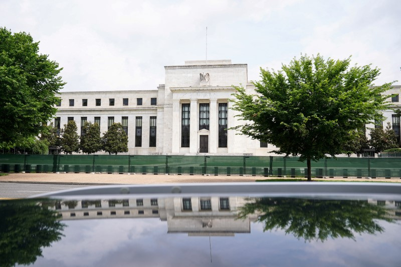 © Reuters. FILE PHOTO: The exterior of the Marriner S. Eccles Federal Reserve Board Building is seen in Washington, D.C., U.S., June 14, 2022. REUTERS/Sarah Silbiger/File Photo