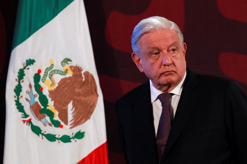 © Reuters. FILE PHOTO: Mexico's President Andres Manuel Lopez Obrador looks on, as Mexico's Security Minister Rosa Icela Rodriguez (not pictured) informs of the detention of drug traffickers Joaquin Guzman Lopez, El Chapo Guzman's son, and Ismael 