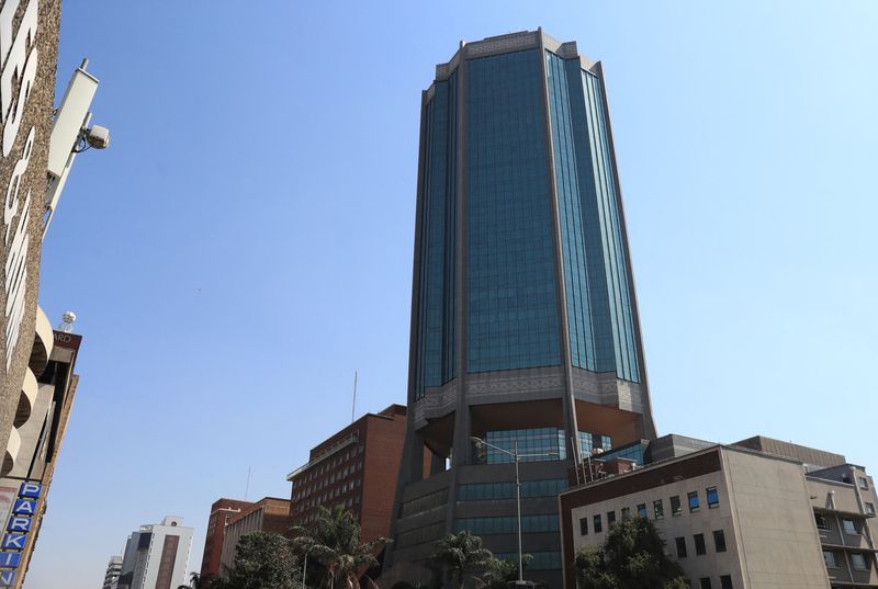 © Reuters. A general view of the Reserve Bank of Zimbabwe (RBZ)'s head office in Harare, Zimbabwe, July 17, 2024. REUTERS/Philimon Bulawayo/ File Photo