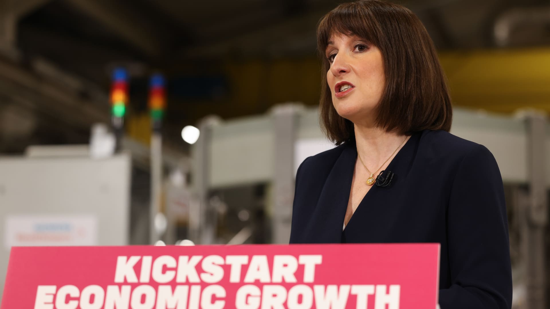 Rachel Reeves, U.K. chancellor of the exchequer, delivers a speech on growth at the Siemens Healthineers factory near Oxford, UK, on Jan. 29, 2025. 