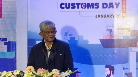 Finance Adviser Salehuddin Ahmed speaking at a seminar marking International Customs Day, held at the Revenue Building in Agargaon, Dhaka on Sunday (26 January 2025). Photo: TBS