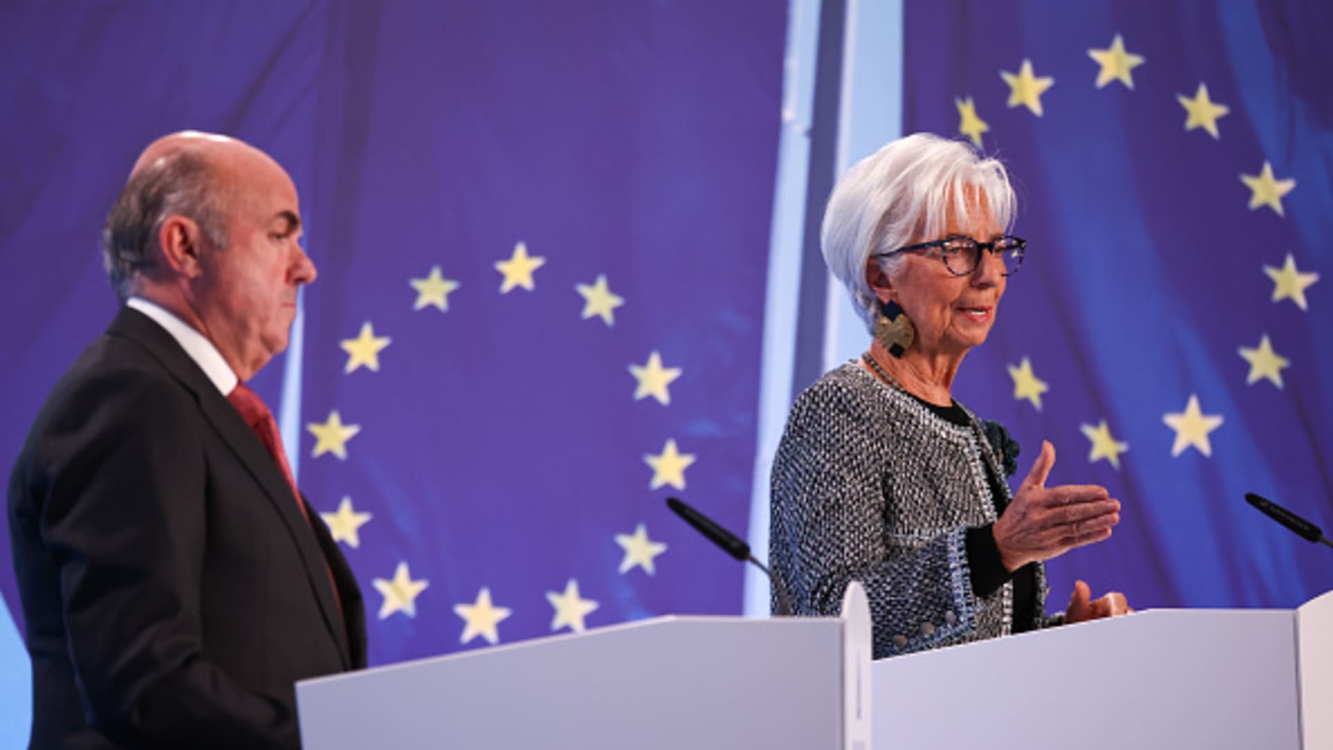 Luis de Guindos, vice president of the European Central Bank (ECB), left, and Christine Lagarde, president of the European Central Bank (ECB), at a rates decision news conference in Frankfurt, Germany, on Thursday, Dec. 12, 2024. 