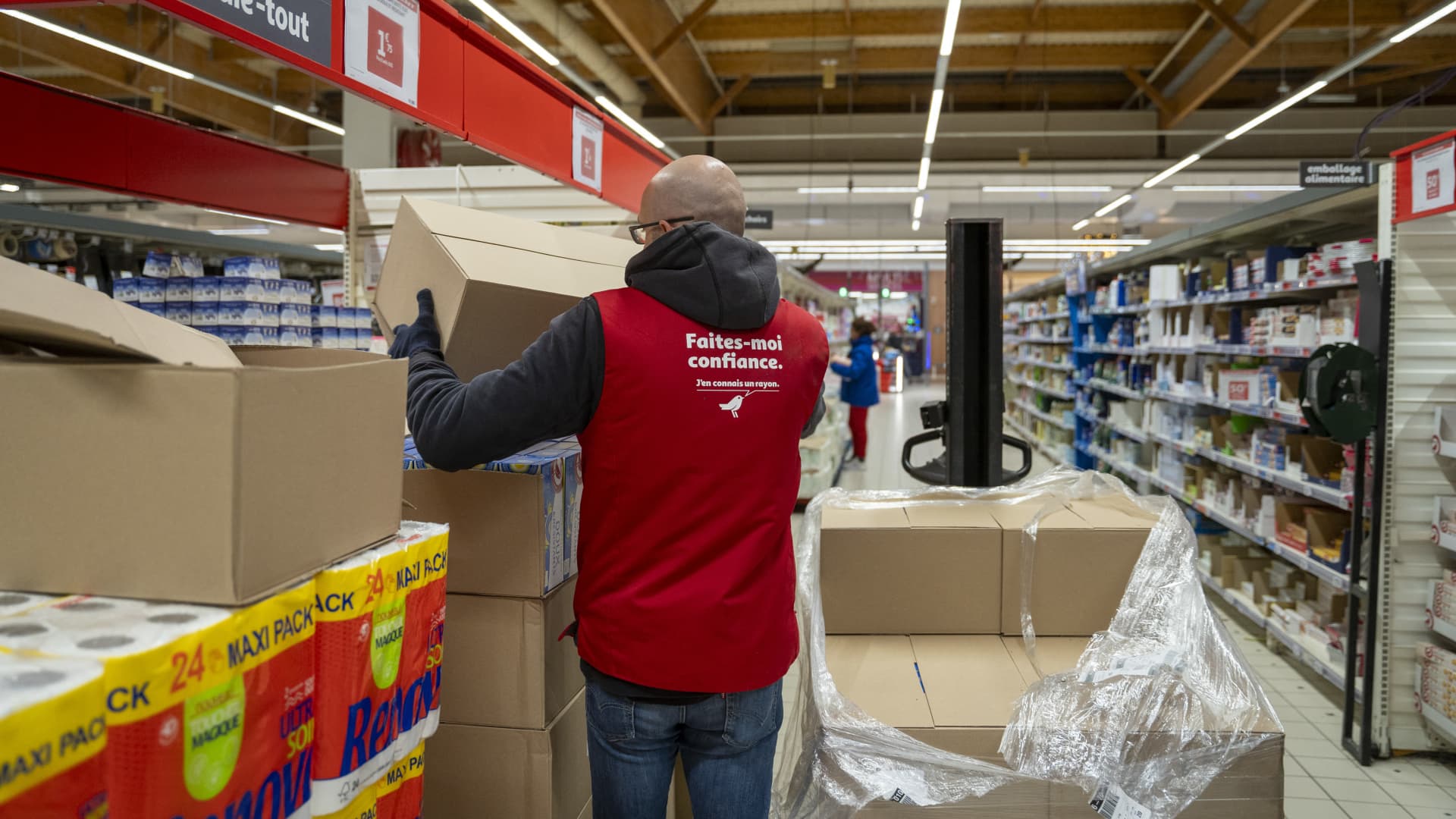 Shop employee stocking shelves in an Auchan hypermarket on the outskirts of Lyon in Caluire et Cuire, France on 15 Nov. 2024. 