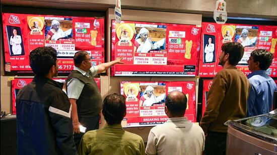 People watch the live telecast of Union Budget 2025 presented by Finance Minister Nirmala Sitharaman in the Lok Sabha of the Parliament, at a television showroom in Ranchi, India on Saturday. (ANI)