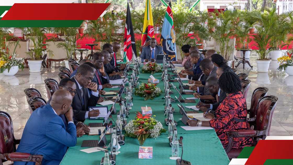 The Cabinet at a past session.