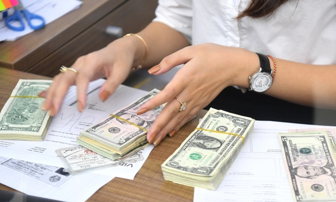 Dollar slides against dong