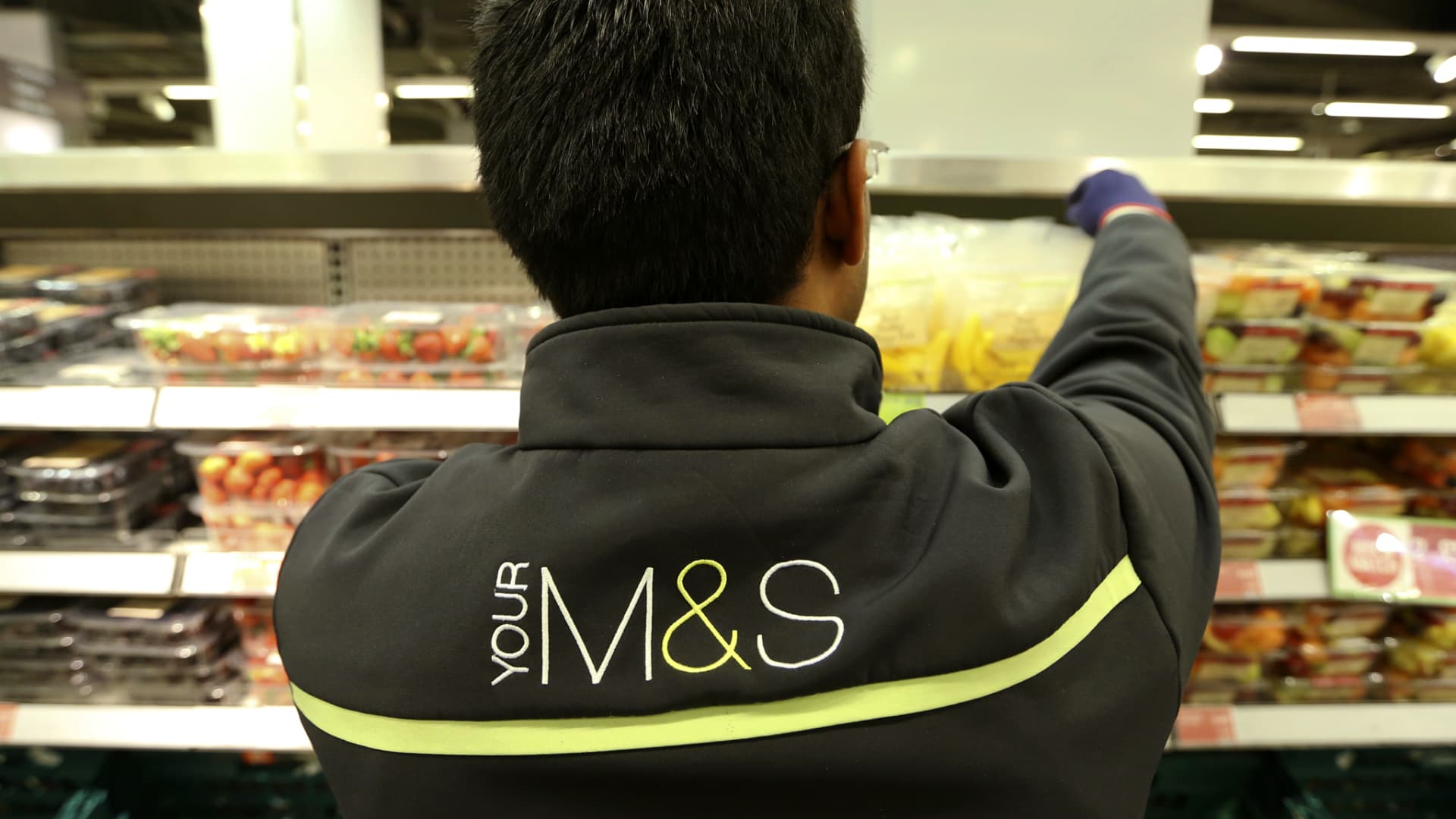 British supermarket Marks & Spencer boosted pay for its frontline workers, such as shop assistants, by 15% from April 5 to May 31.