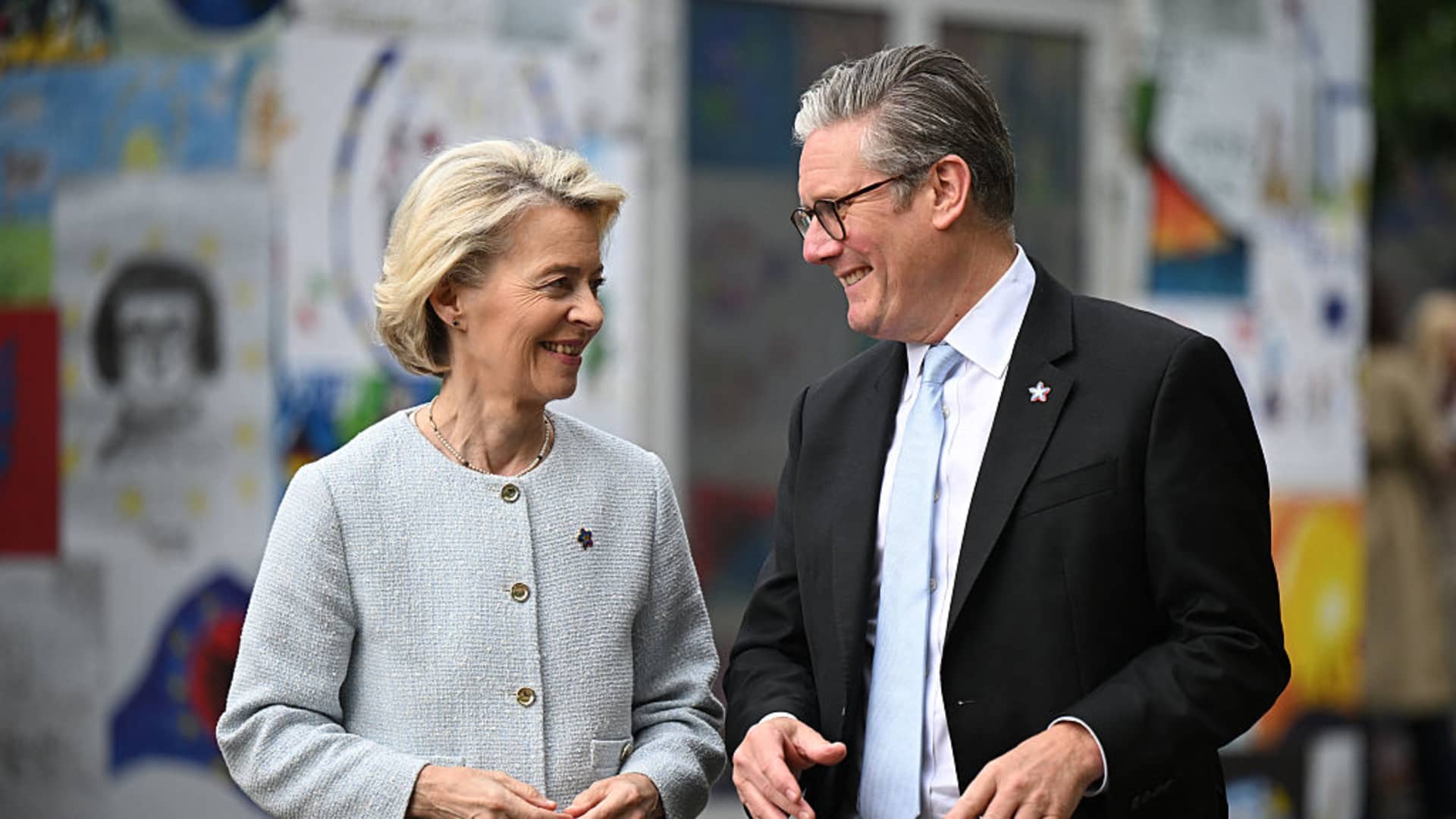 Britain's Prime Minister Keir Starmer and European Commission president Ursula Von der Leyen at the European Political Community summit, in Tirana on May 16, 2025. 