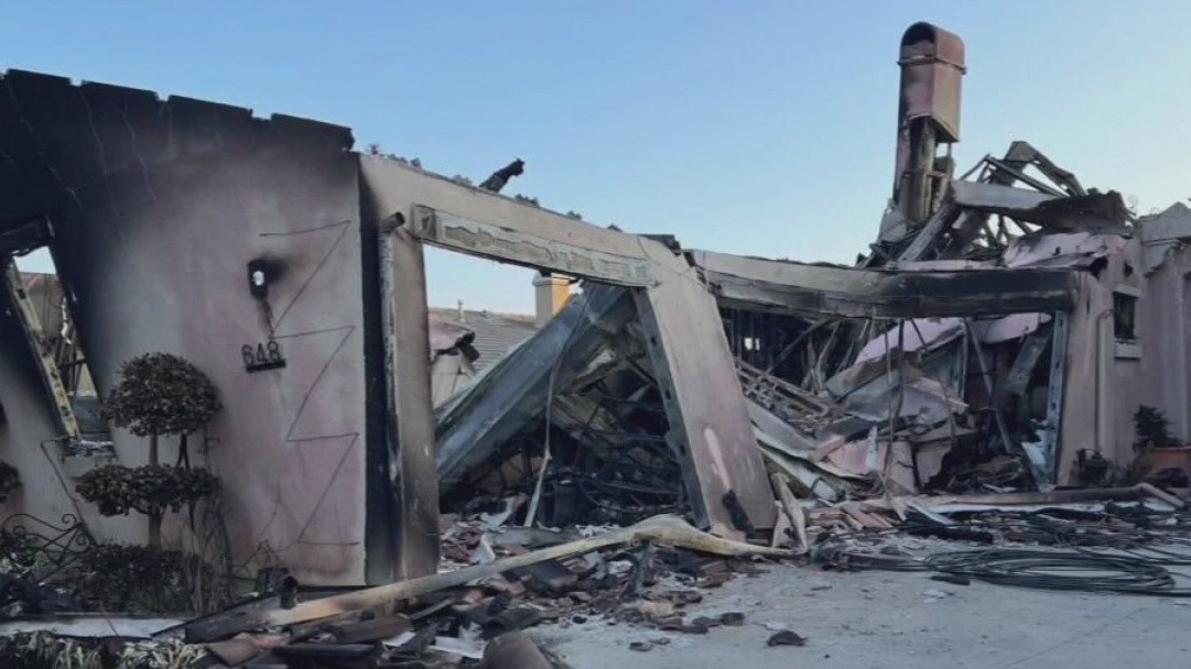 Altadena community bands to rebuild homes together