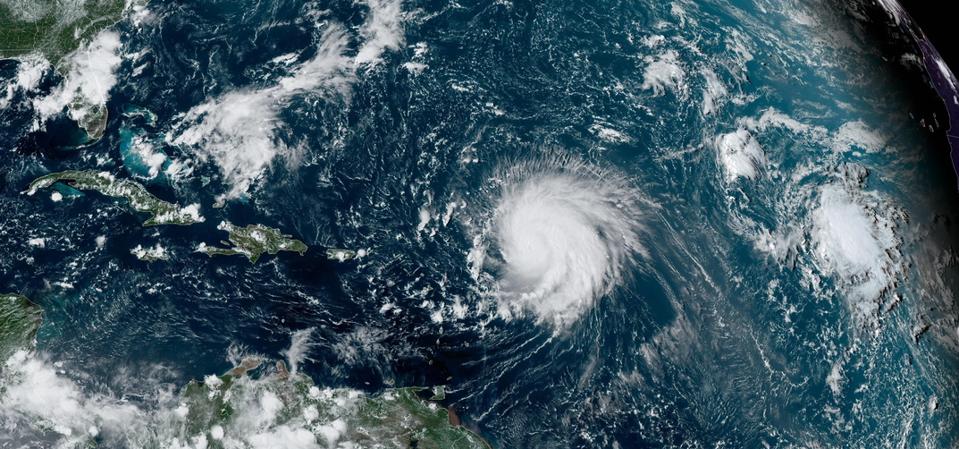 Hurricane Lee Intensified To Category 5 As It Moves Across The Atlantic Ocean
