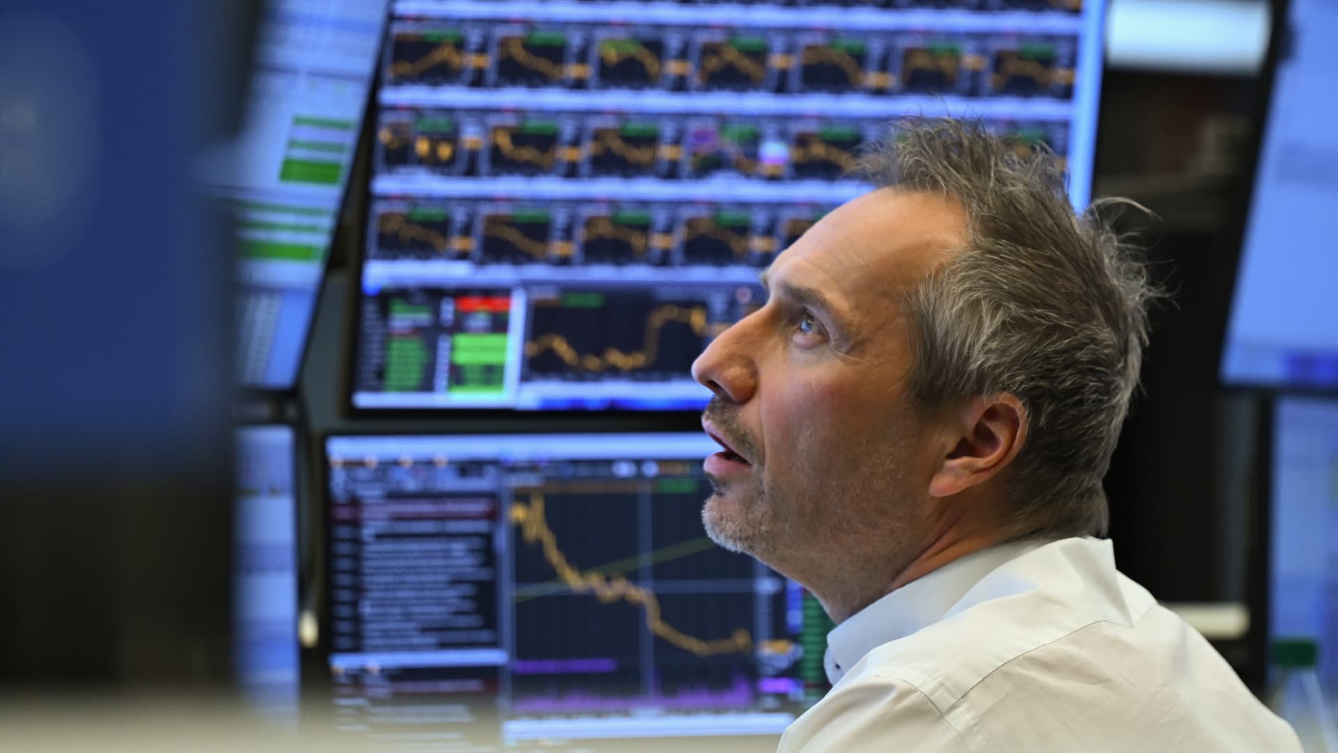 A trader watches his monitors on the trading floor of the Frankfurt Stock Exchange. Photo: Arne Dedert/dpa (Photo by Arne Dedert/picture alliance via Getty Images)