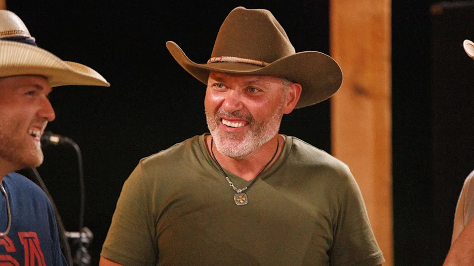 Steve McBee Sr. in an episode of the show in a green shirt.