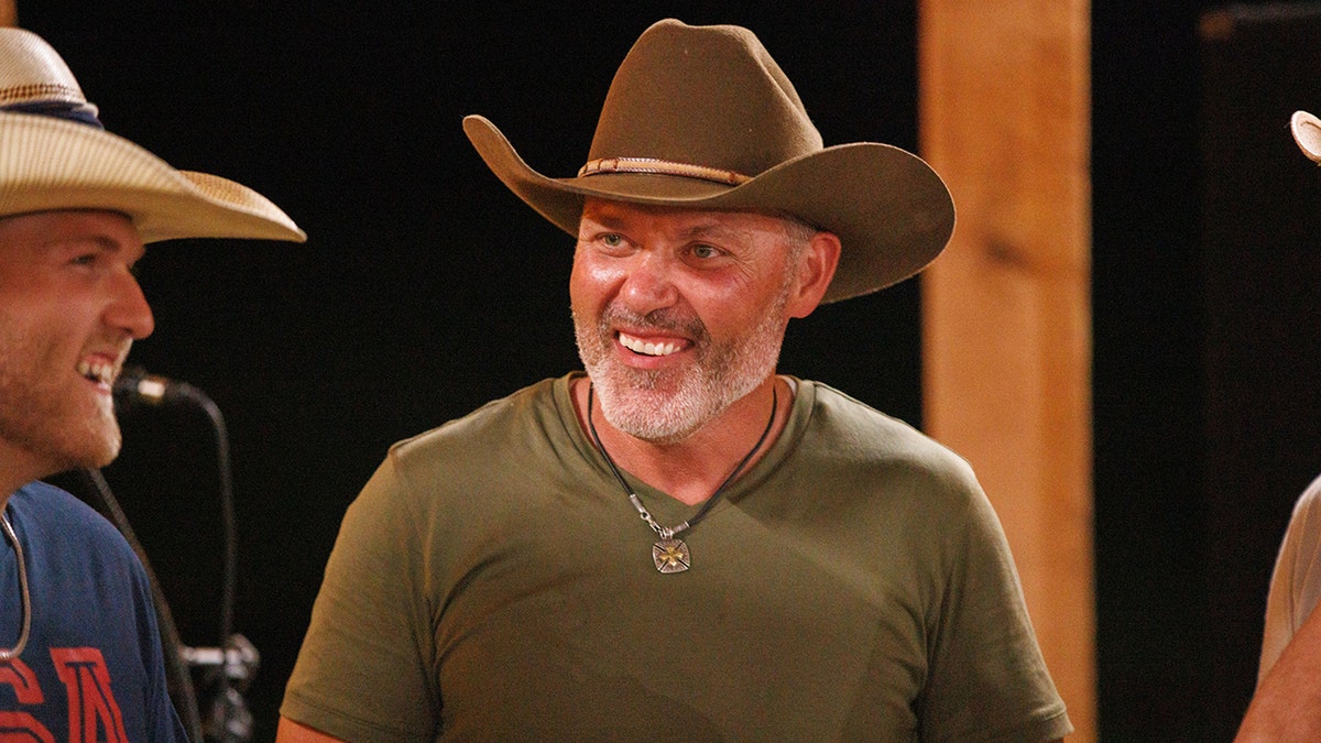 Steve McBee Sr. in an episode of the show in a green shirt.