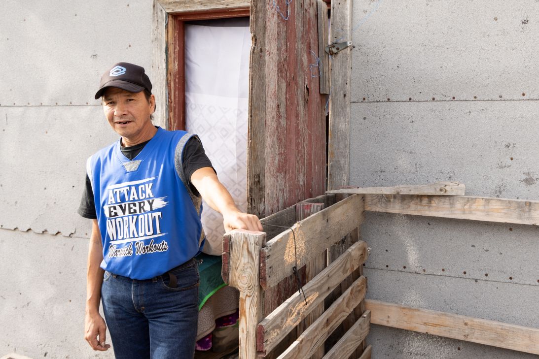 Nathaniel Waters talks about applying for SNAP benefits in Pine Ridge, South Dakota, on November 3, 2025.