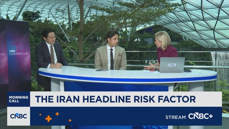 Asia rally faces tests as geopolitics, AI and trade risks build