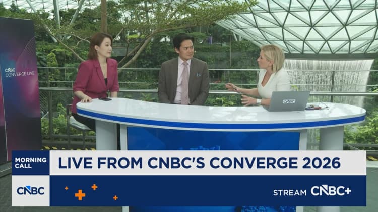 Asia mixed as chip boom collides with energy pressure