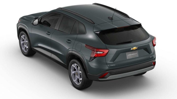 Elevated three-quarters view of 2026 Chevy Trax LT.