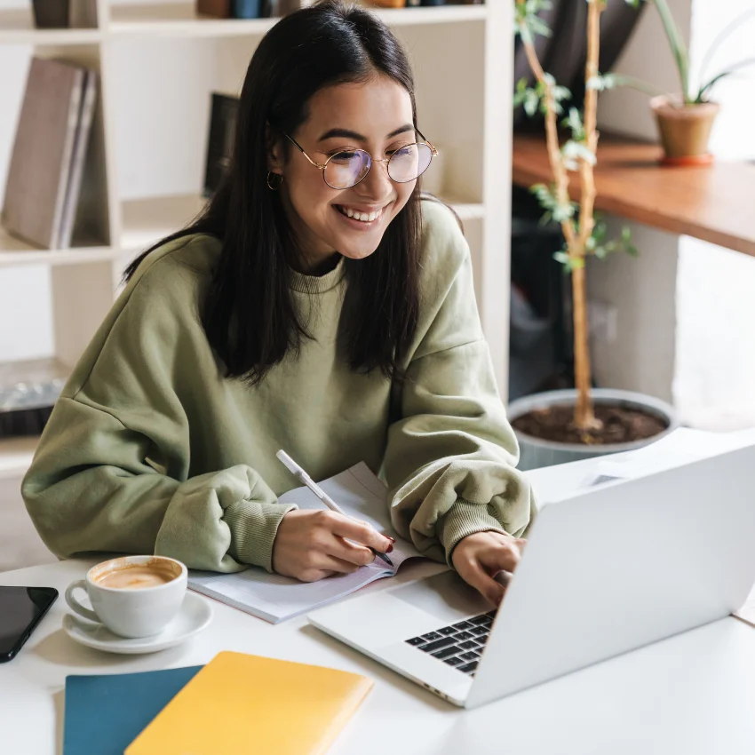 millennial woman investing her money online